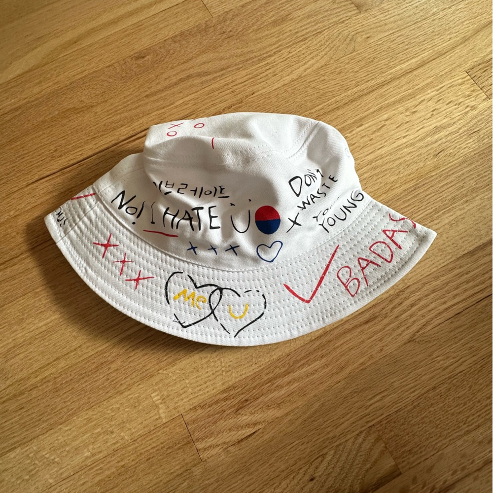 NWOT Boutique Korean Bucket Hat